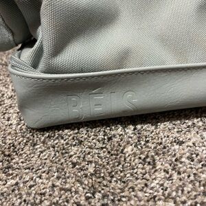 BEIS Women's Travel Bag in Light Gray